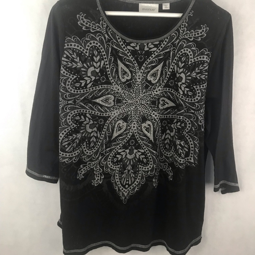 AVENUE | Mandala Print Top